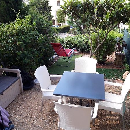 T2, Jardin, Veranda Chambre, Climatisation, Parking Privatif, Proche A Pied Centre, Plage, Gare, Pour 3 Adultes Ou 2 Adultes Avec 2 Enfants Bandol Bagian luar foto