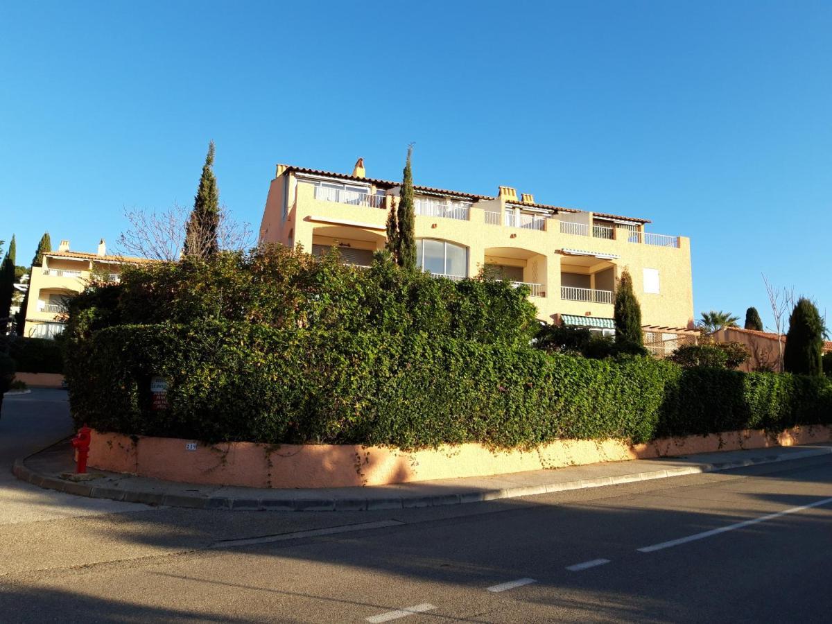 T2, Jardin, Veranda Chambre, Climatisation, Parking Privatif, Proche A Pied Centre, Plage, Gare, Pour 3 Adultes Ou 2 Adultes Avec 2 Enfants Bandol Bagian luar foto