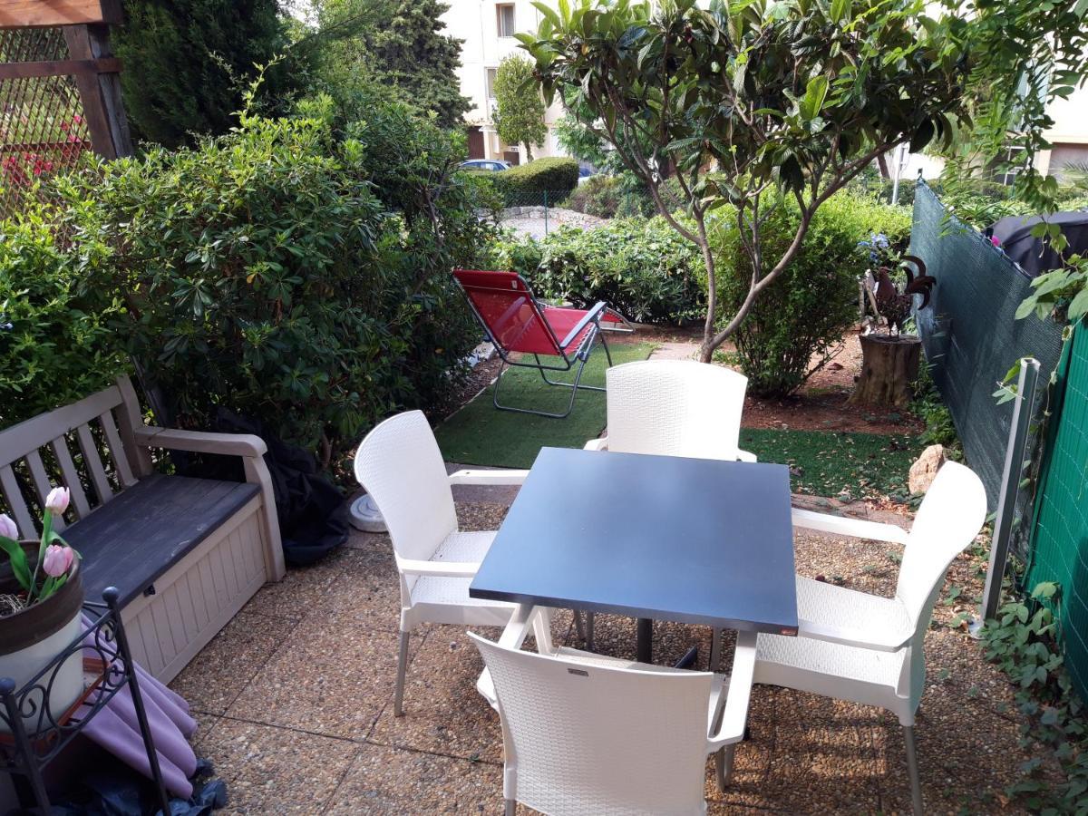 T2, Jardin, Veranda Chambre, Climatisation, Parking Privatif, Proche A Pied Centre, Plage, Gare, Pour 3 Adultes Ou 2 Adultes Avec 2 Enfants Bandol Bagian luar foto