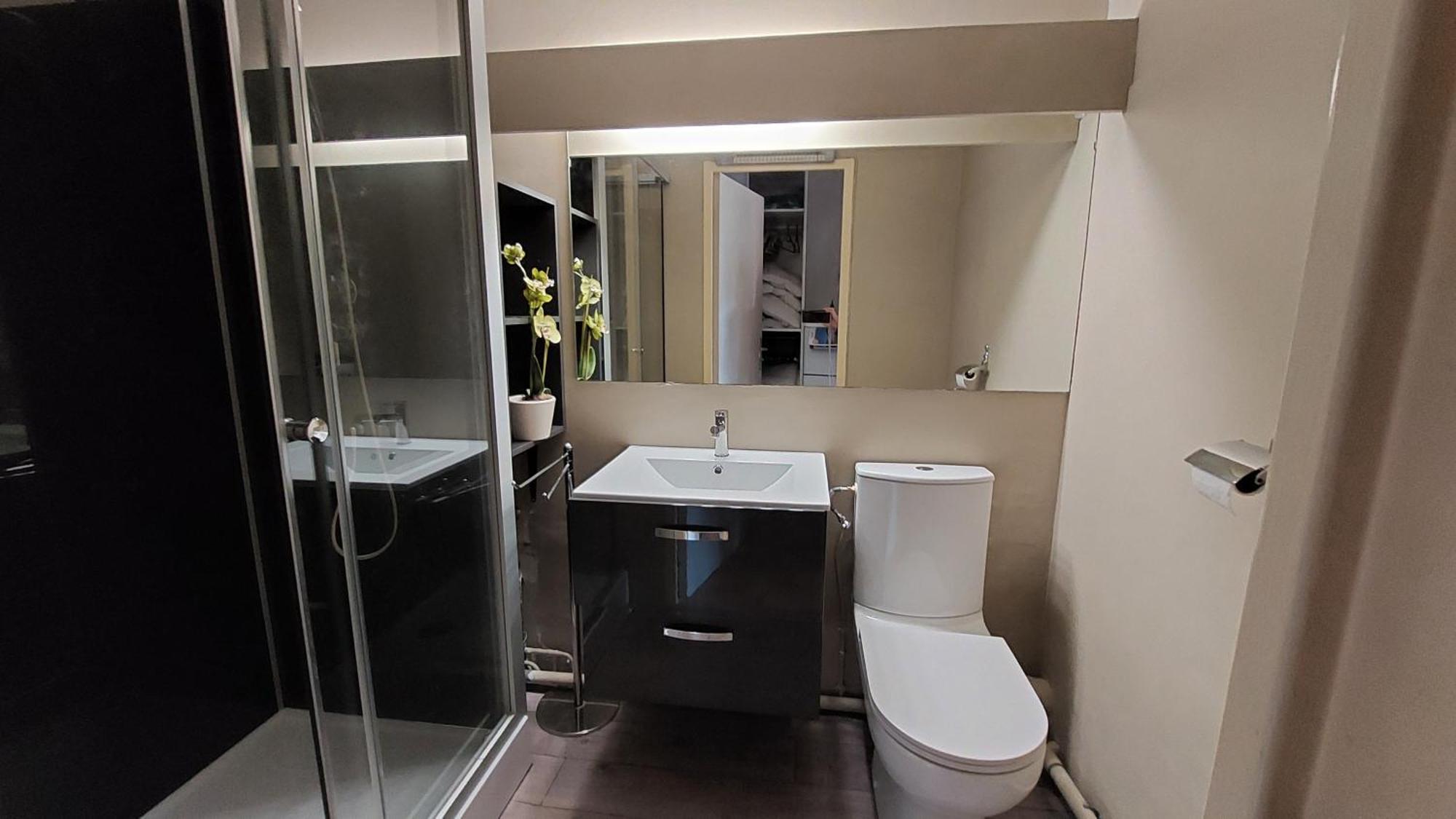T2, Jardin, Veranda Chambre, Climatisation, Parking Privatif, Proche A Pied Centre, Plage, Gare, Pour 3 Adultes Ou 2 Adultes Avec 2 Enfants Bandol Bagian luar foto
